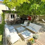 Prázdninový dům Grand Mas Provencal, 5 Chambres, Jardin, Piscine & Calme Absolu A 5 Min D'arles *