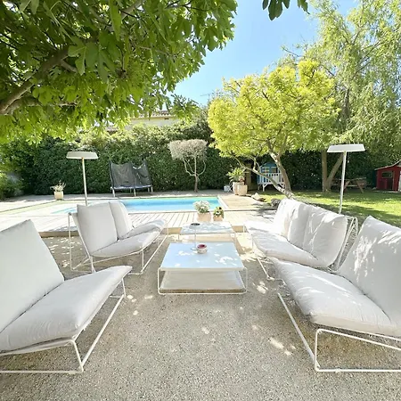 Grand Mas Provencal, 5 Chambres, Jardin, Piscine & Calme Absolu A 5 Min D'arles Fourques (Gard)