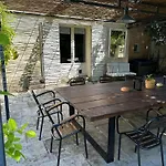 Holiday home Grand Mas Provencal, 5 Chambres, Jardin, Piscine & Calme Absolu A 5 Min D'arles Fourques (Gard)