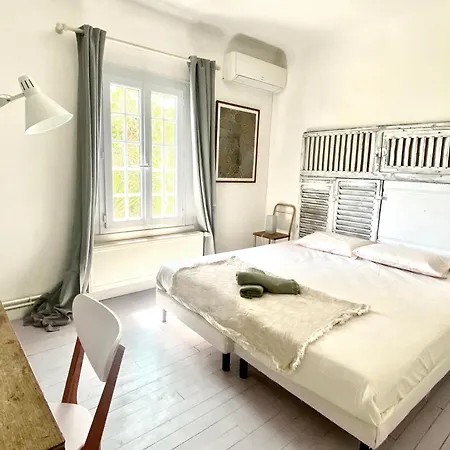 Grande Maison, 5 Chambres, Piscine A 5 Min D'arles Fourques (Gard)