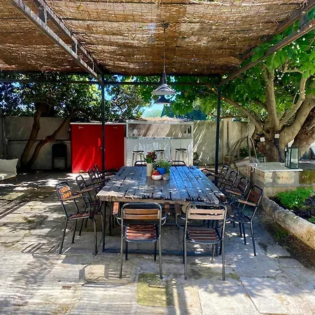 Grande Maison, 5 Chambres, Piscine A 5 Min D'arles Holiday home *