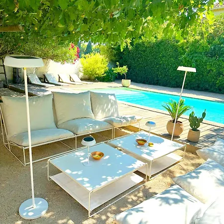 Grand Mas Provencal, 5 Chambres, Jardin, Piscine & Calme Absolu A 5 Min D'arles * Fourques (Gard)