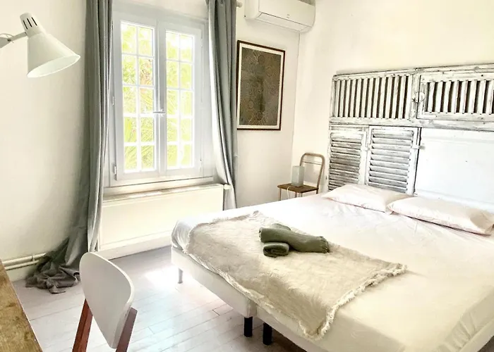 Grande Maison, 5 Chambres, Piscine à 5 Min D'arles Fourques (Gard)